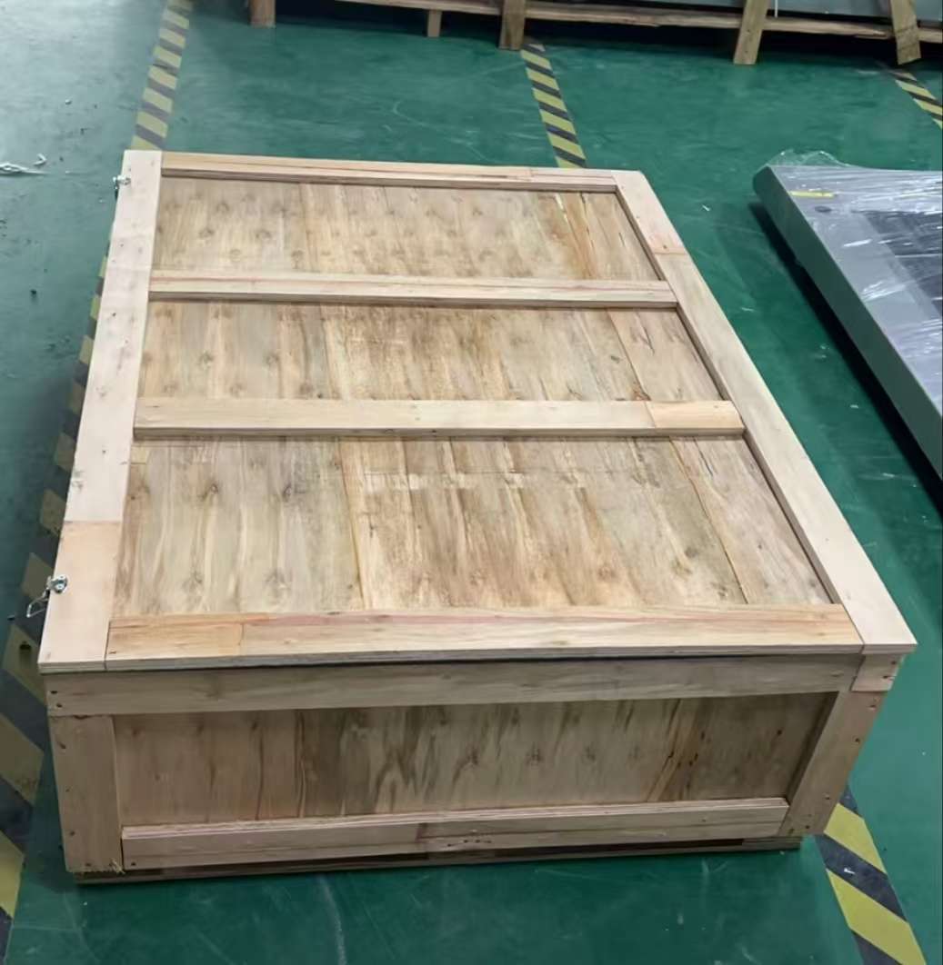 The plywood box of shoe sole washing machine The wooden box of the shoe sole cleaning machine