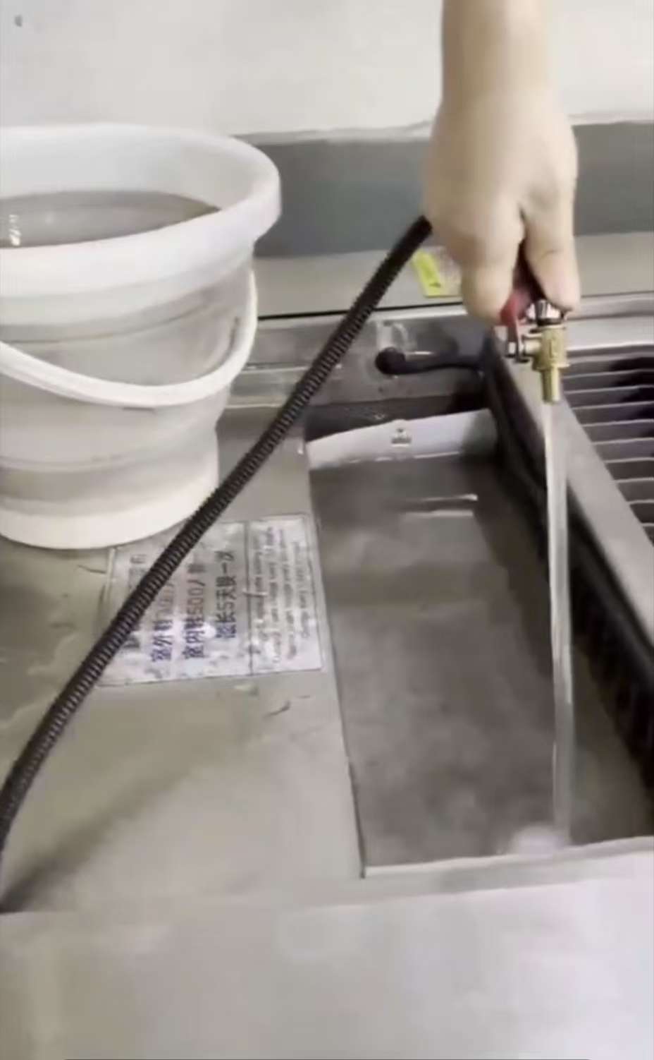 flush the machine with handheld hose flush the shoe machine tank with handheld hose