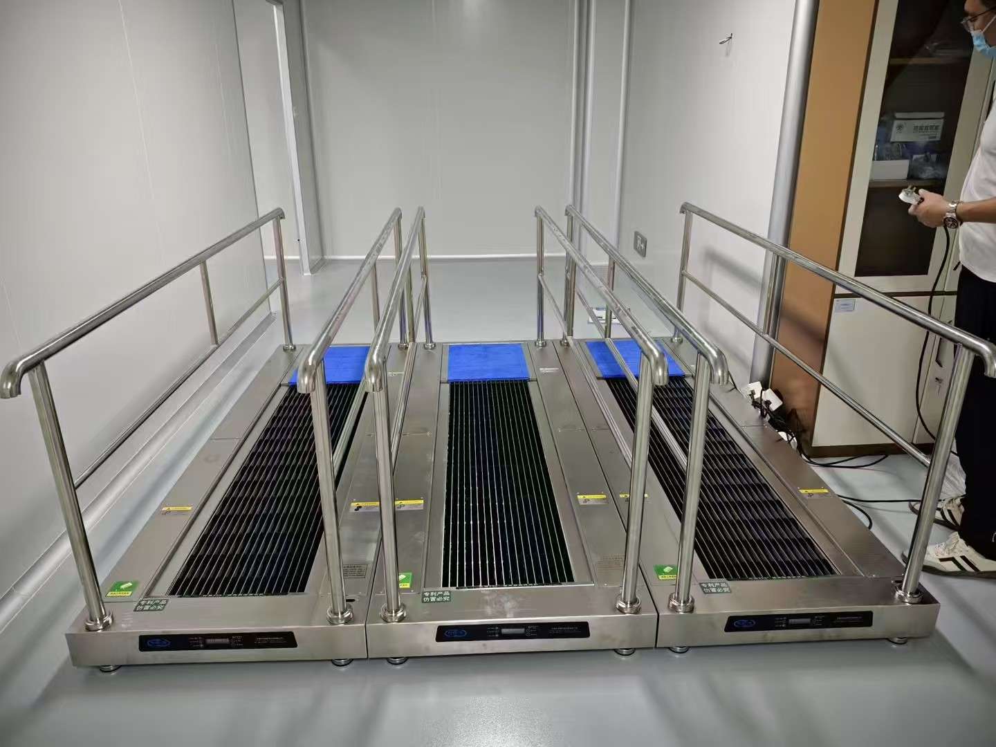 the latest industrial shoe sole cleaner machine with new handrails