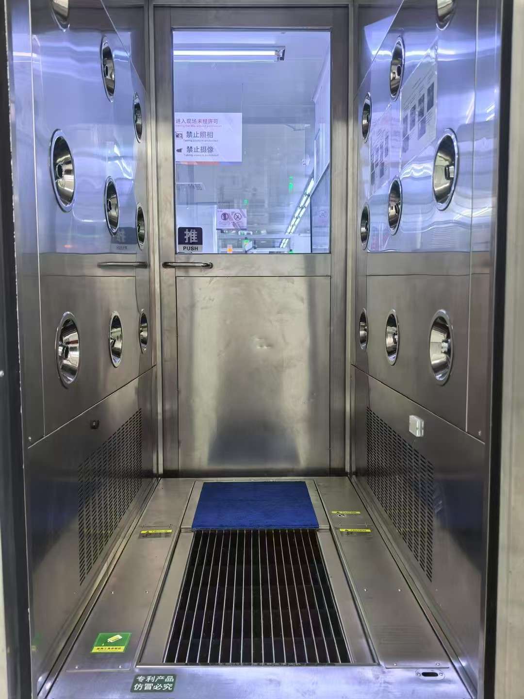 The installation of auto shoe cleaner machine for air shower room